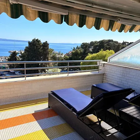 Sea View With Terrace&parking شقة *